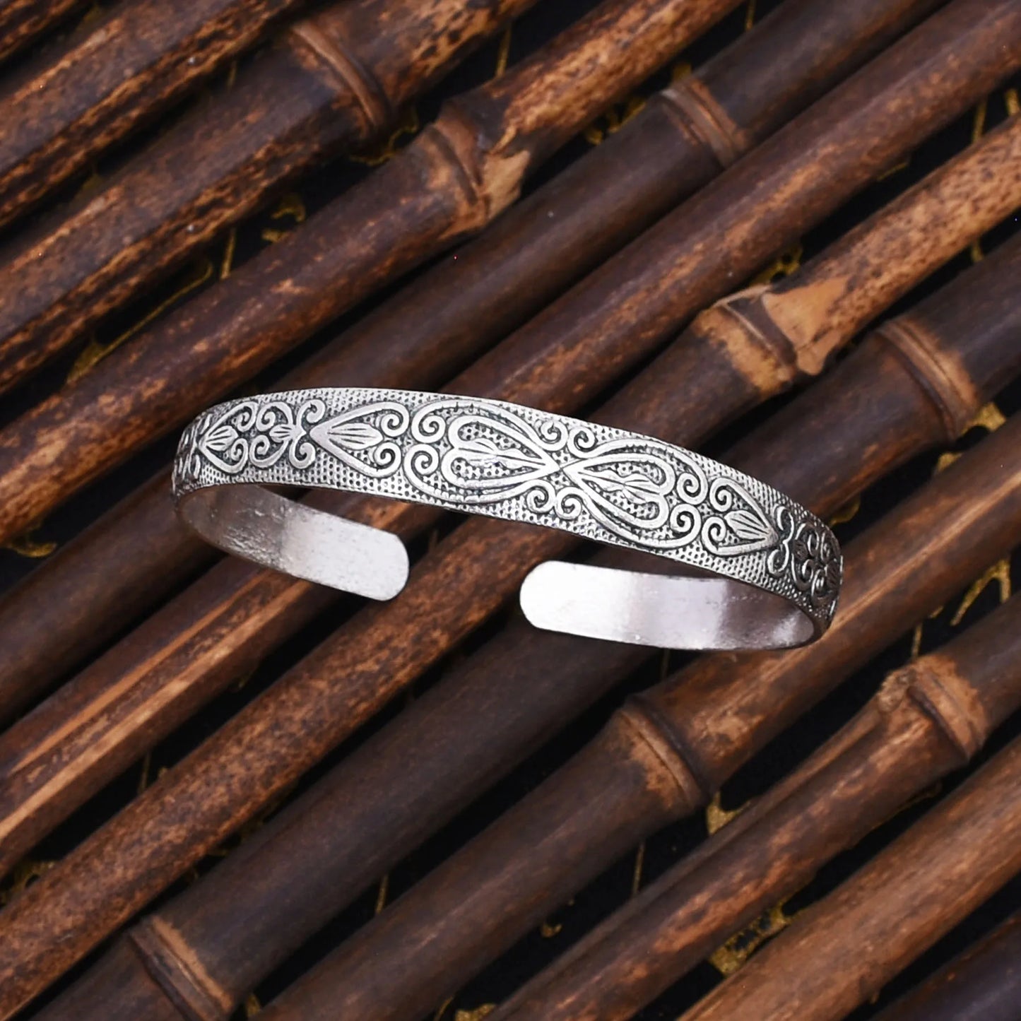 Middle Eastern Style Plant Motif Cuff Bracelet – Silver-Plated Zinc Alloy Bangle for Women