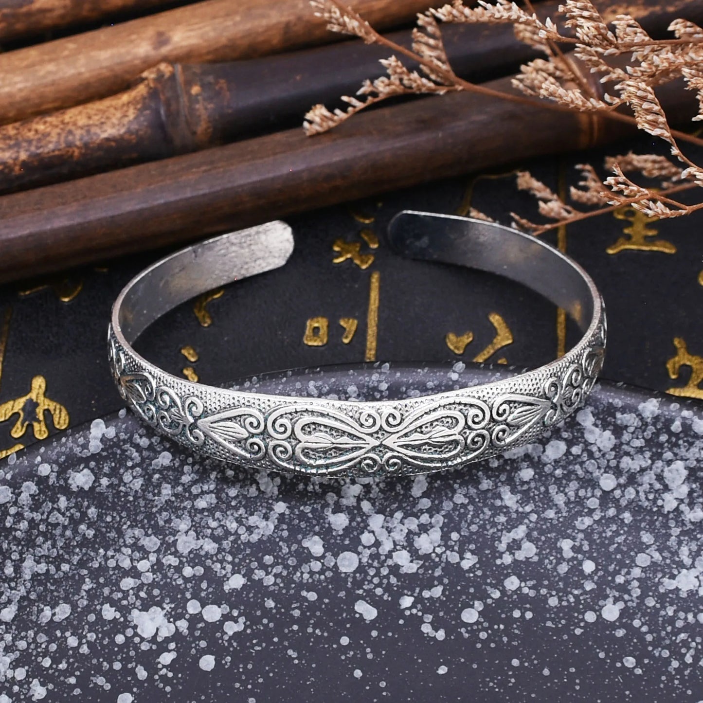Middle Eastern Style Plant Motif Cuff Bracelet – Silver-Plated Zinc Alloy Bangle for Women