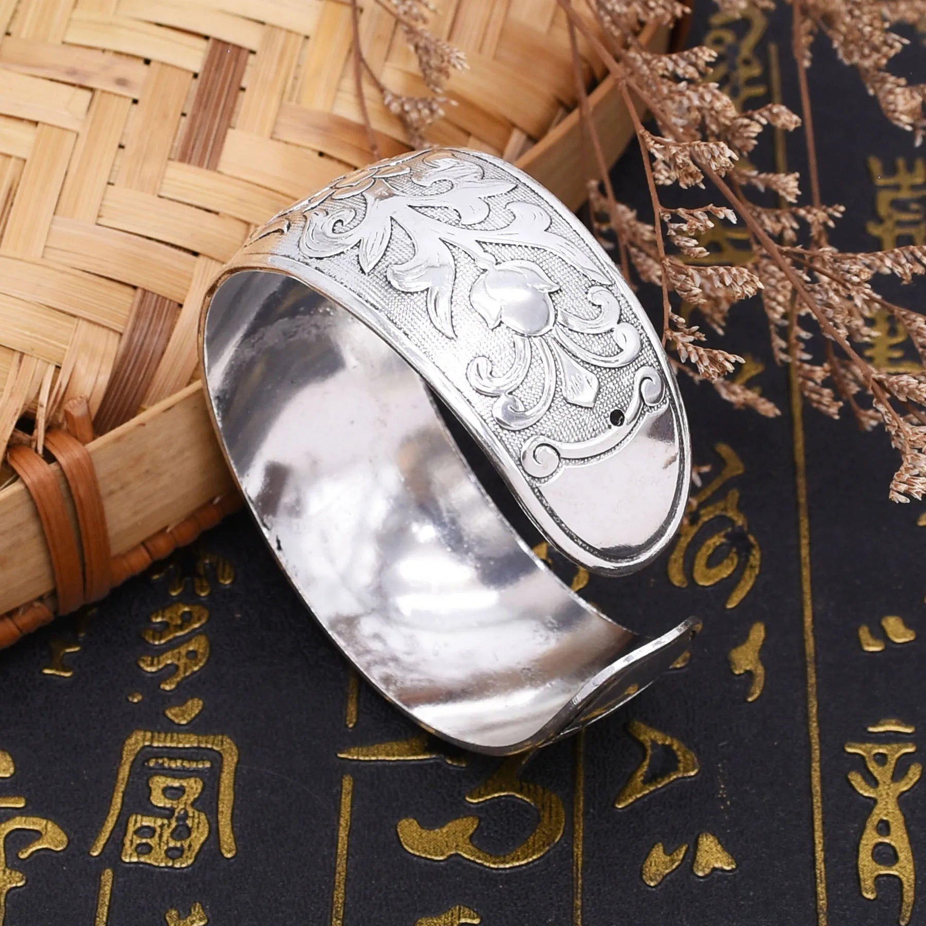 Central Asian Kazakh Style Floral Cuff Bracelet – Silver-Plated Zinc Alloy Bangle for Women
